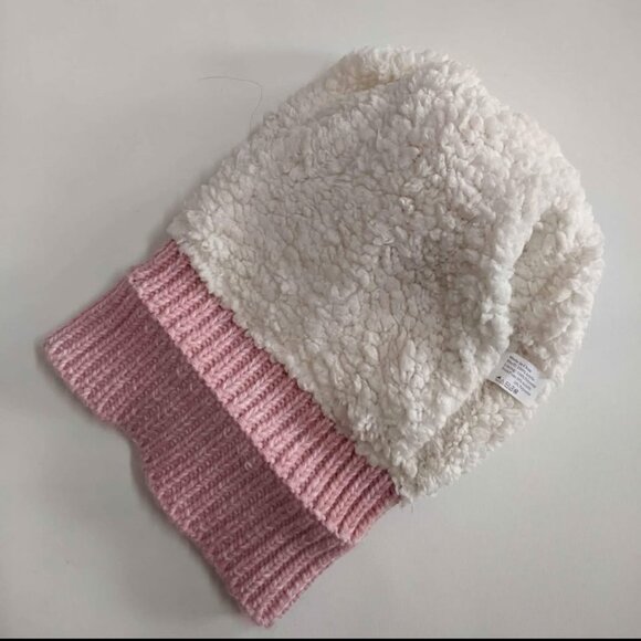 Cable knit pink beanie with pom pom hat - Picture 4 of 4